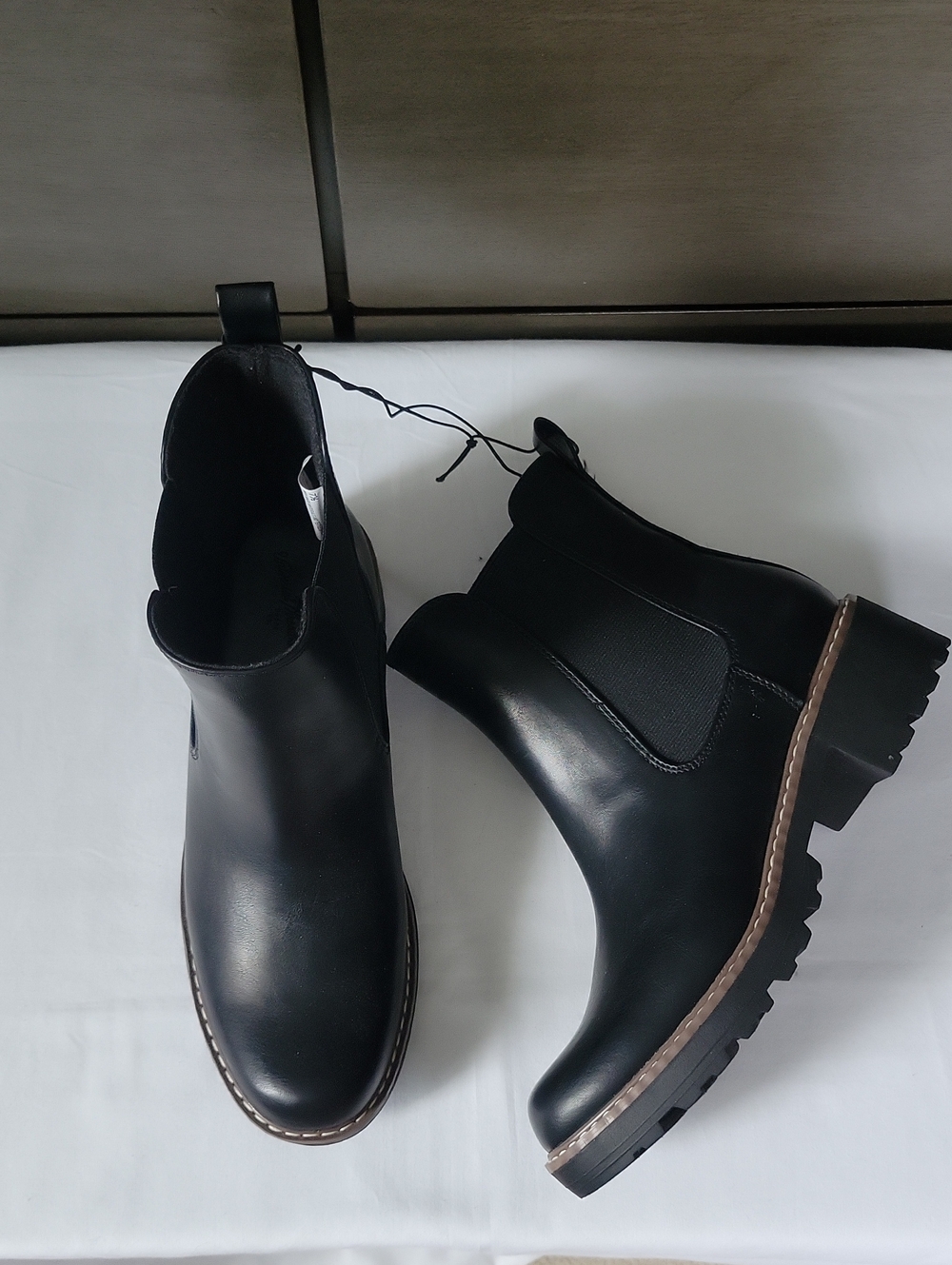 Universal Thread Black Chelsea Lug Sole Ankle Boots